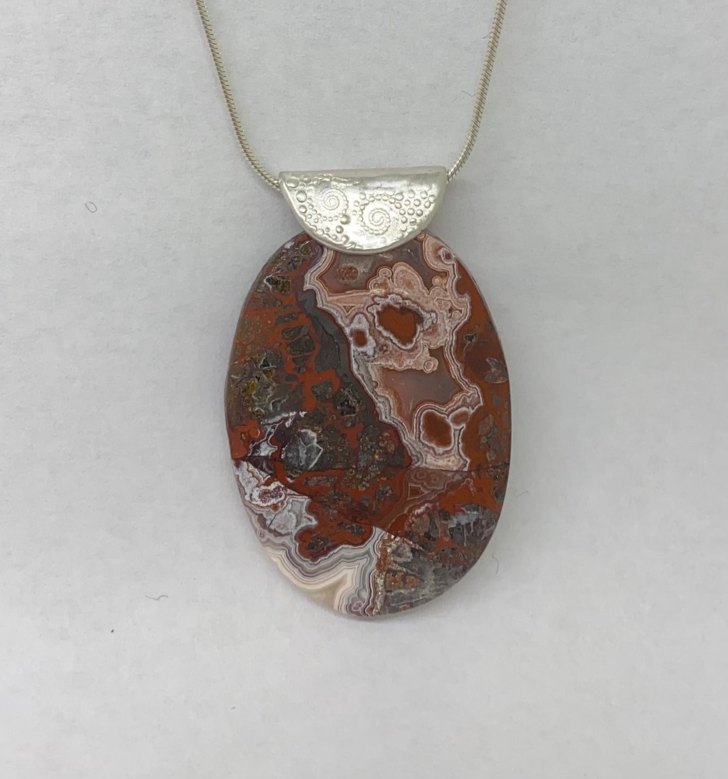 GT58 Red Agate Oval Neck