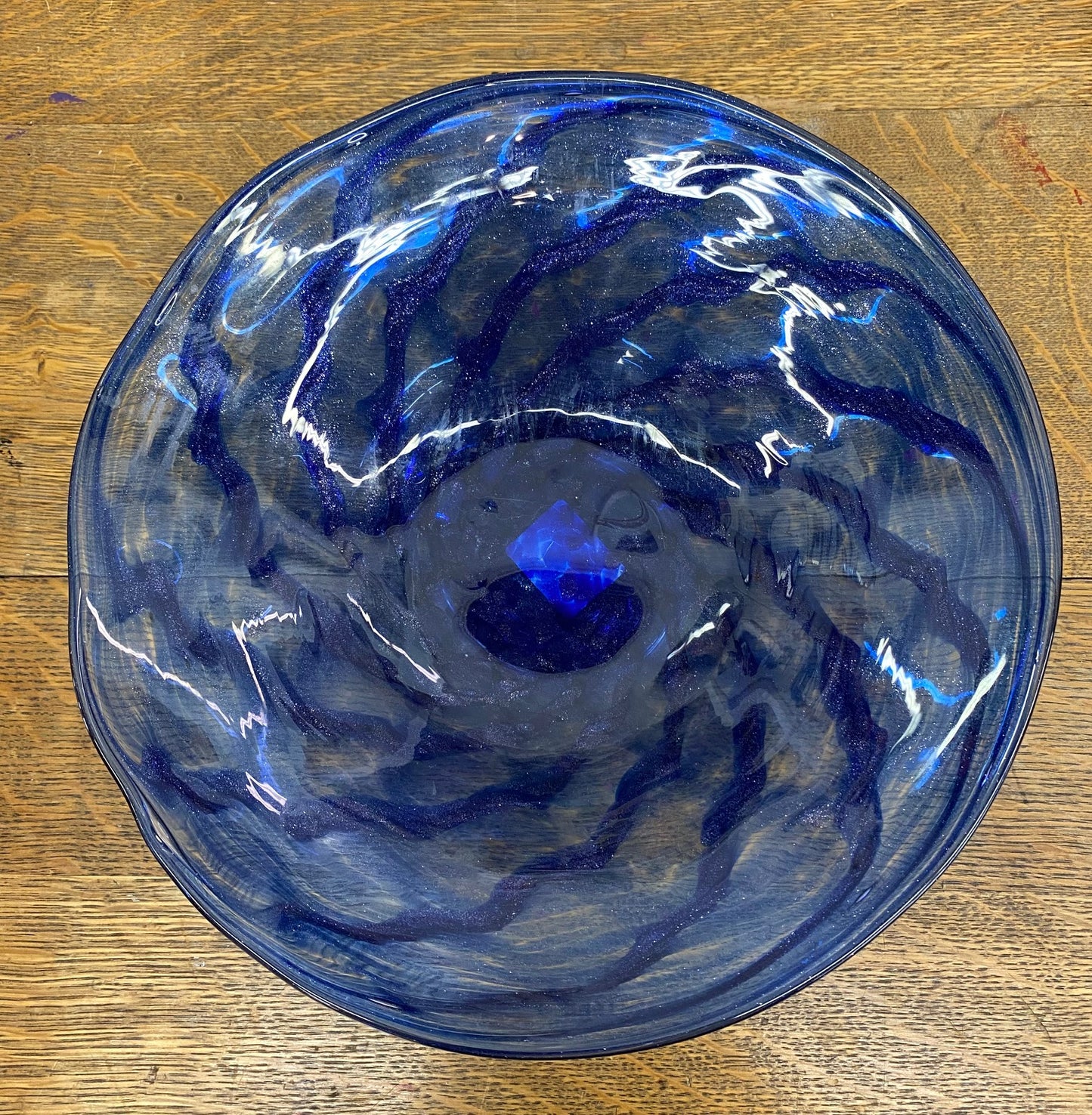 EW04 Pedestal Blue Swirl Glass