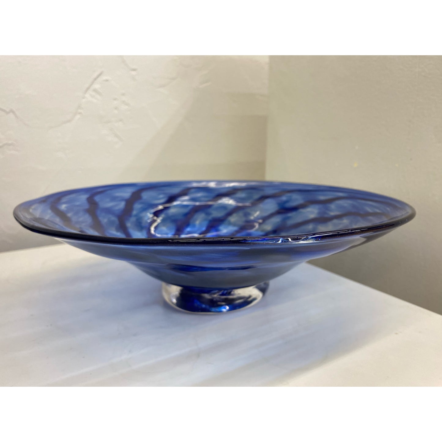 EW04 Pedestal Blue Swirl Glass