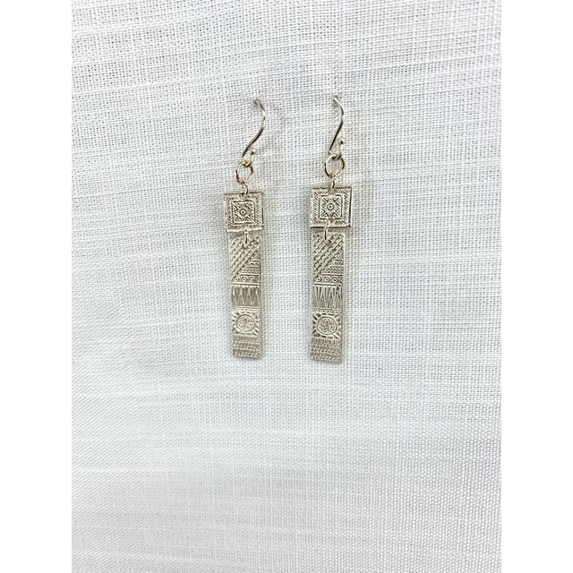 GT62 2p. rect. dngl earrings