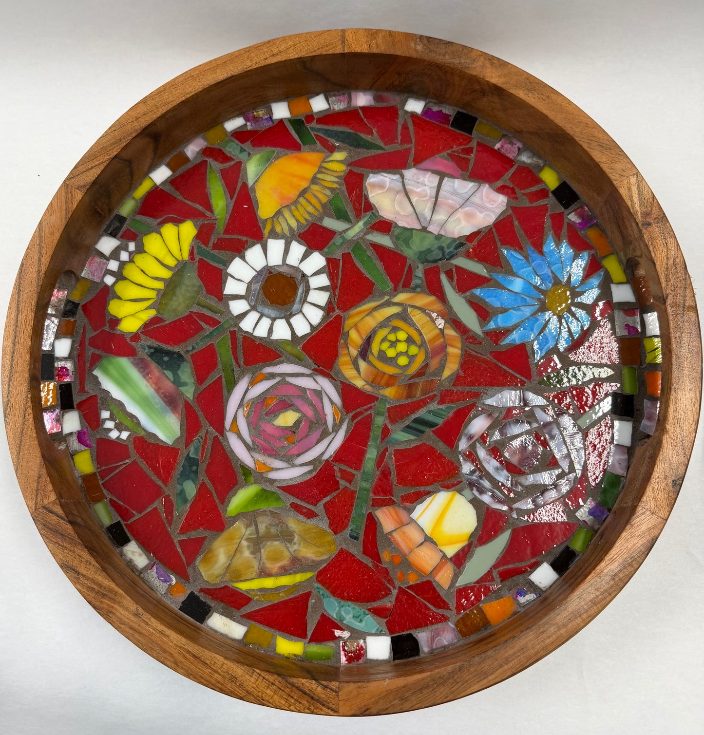 JR59 Round Tray/Flowers on Red