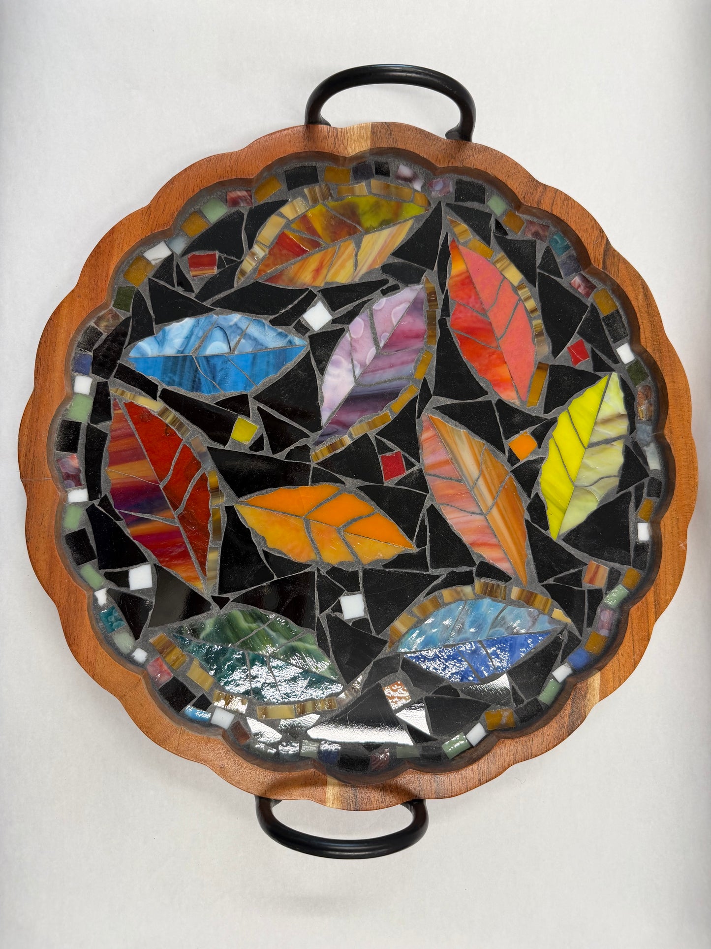 JR62 Round Leaf Tray on Black