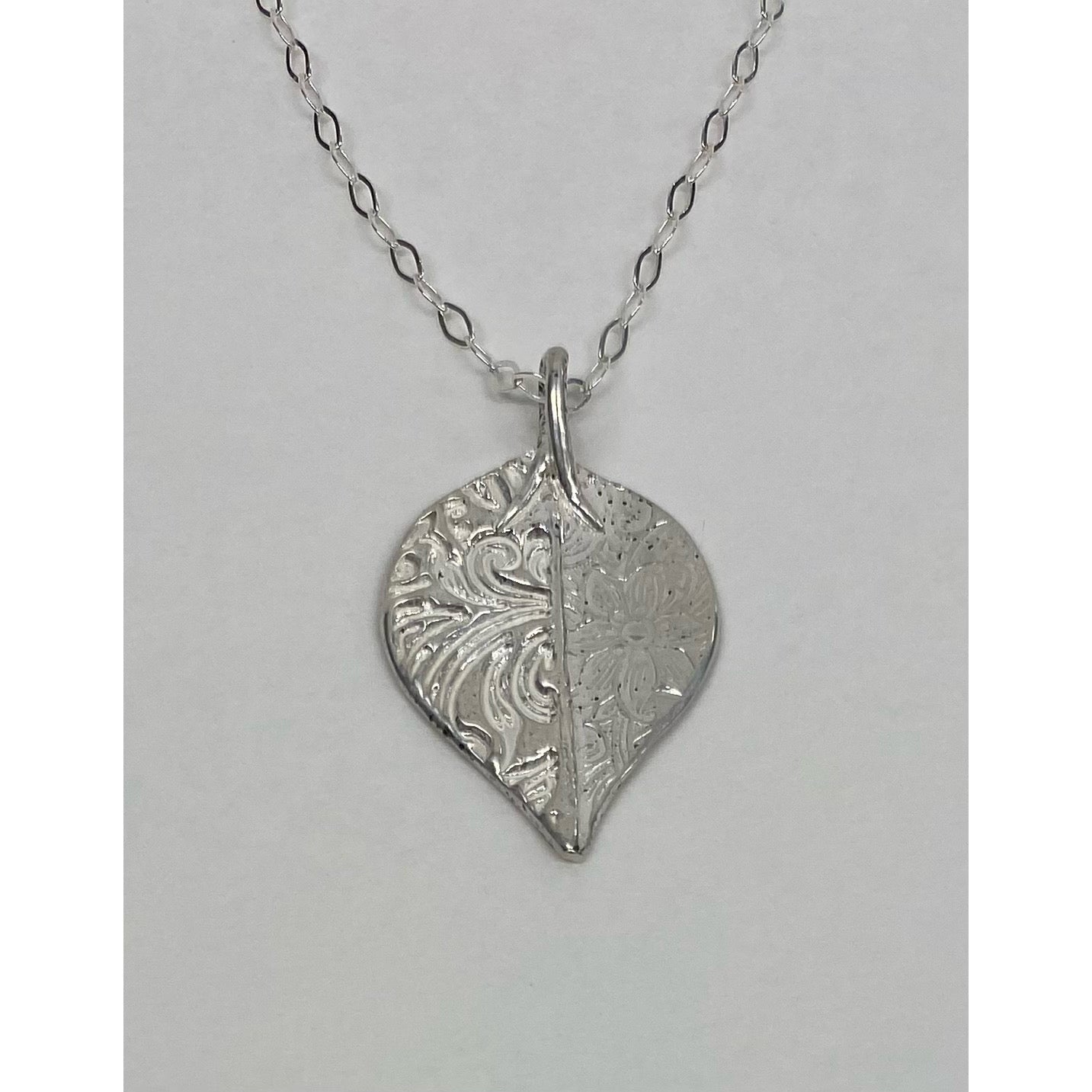 GT10 Leaf Necklace